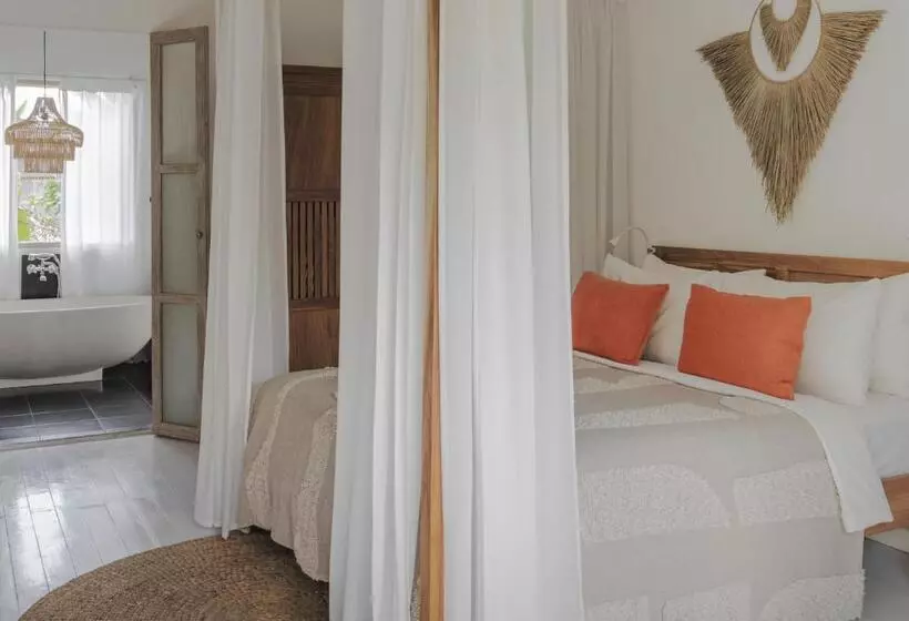 リゾートホテル The White Villas Ubud