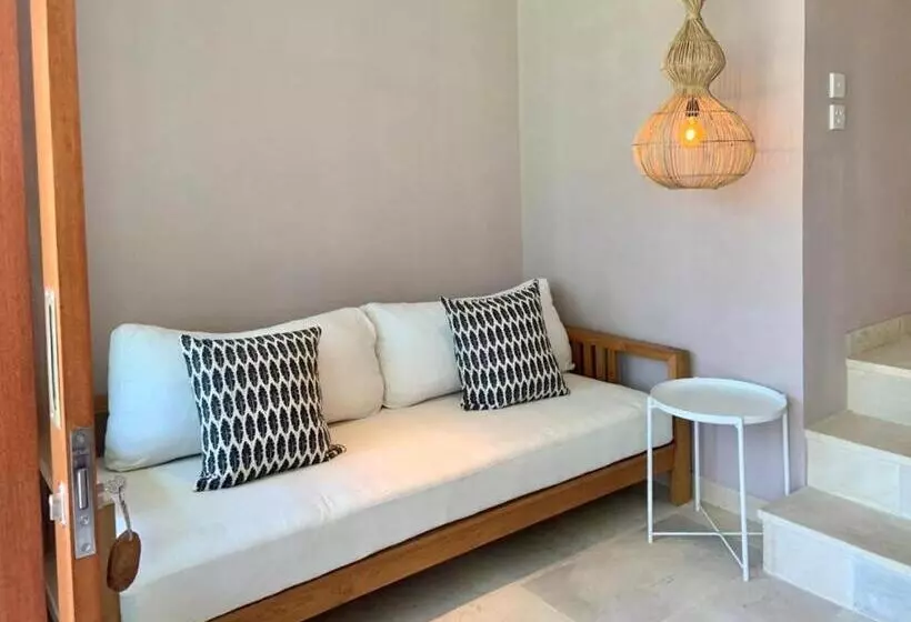 リゾートホテル The White Villas Ubud