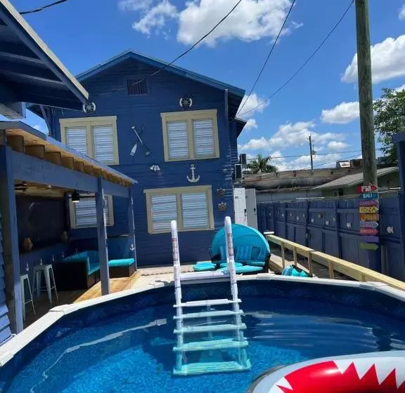 هاستل Blue Little Havana