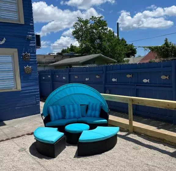 هاستل Blue Little Havana