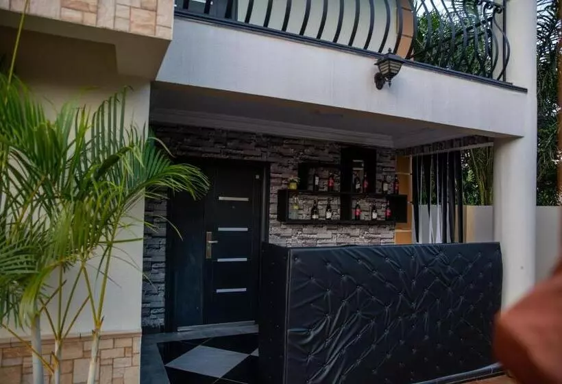 ホテル Brynx Haven   Adenta, Accra