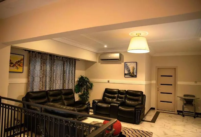 ホテル Brynx Haven   Adenta, Accra