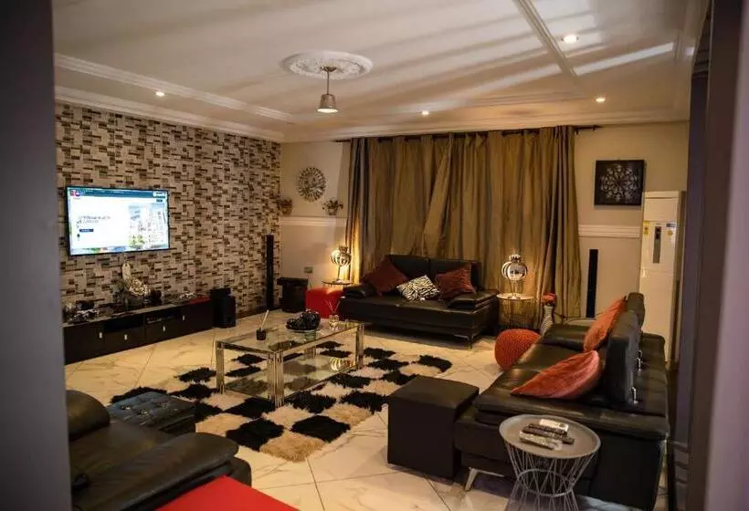 ホテル Brynx Haven   Adenta, Accra