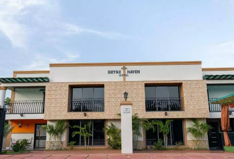 ホテル Brynx Haven   Adenta, Accra