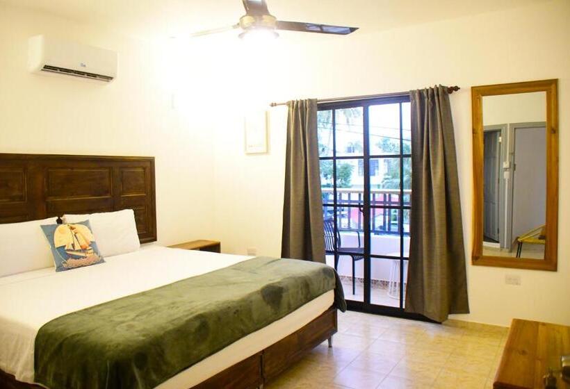 هتل Hostal Marina Samana