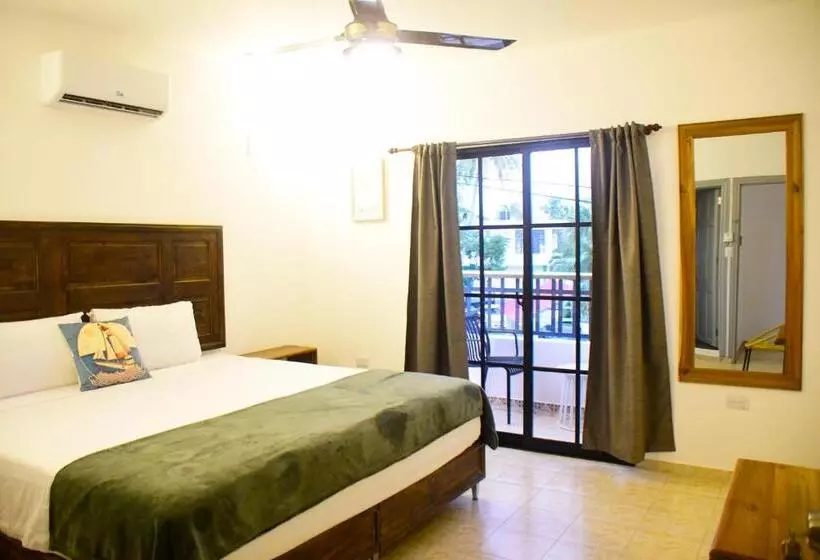 هتل Hostal Marina Samana