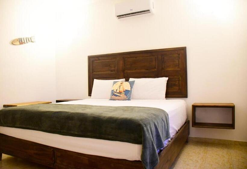 هتل Hostal Marina Samana