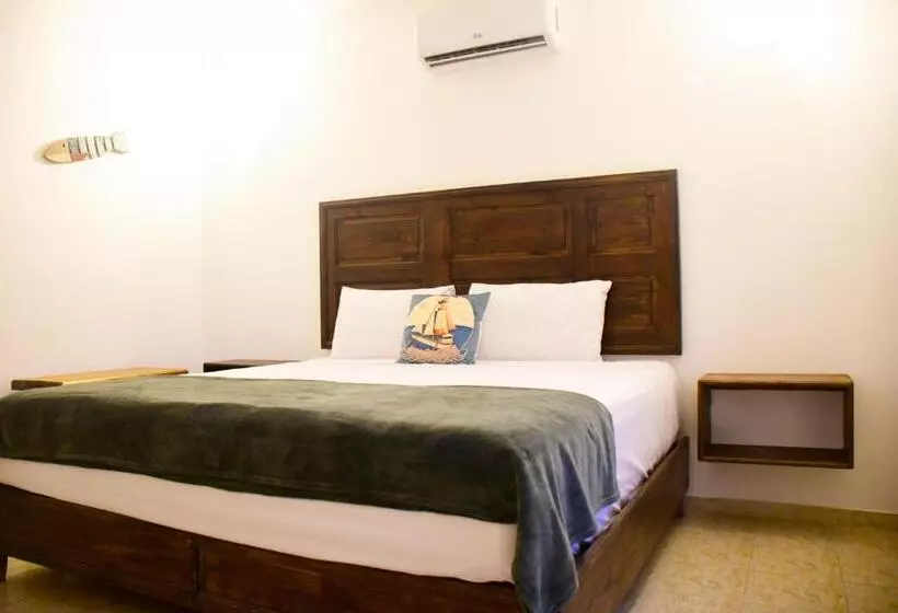 هتل Hostal Marina Samana