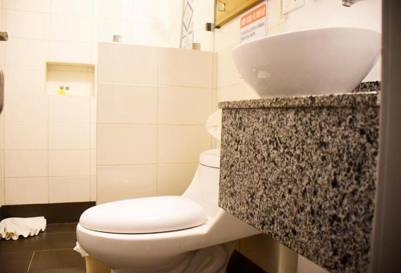 هتل Hostal Marina Samana