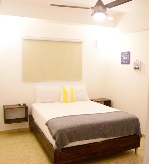 هتل Hostal Marina Samana