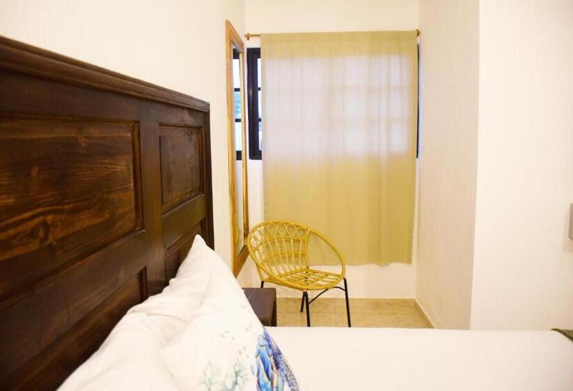 هتل Hostal Marina Samana