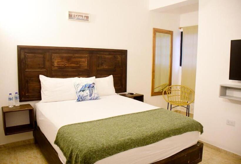 هتل Hostal Marina Samana
