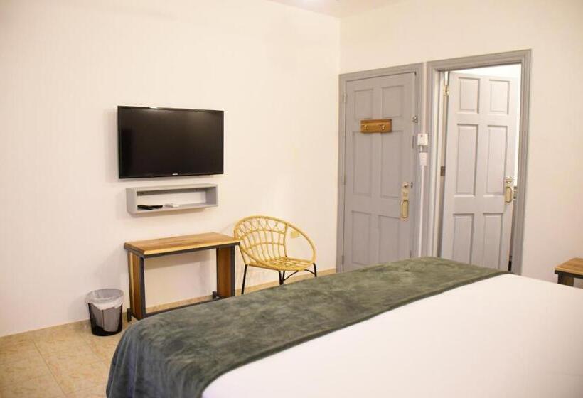 هتل Hostal Marina Samana