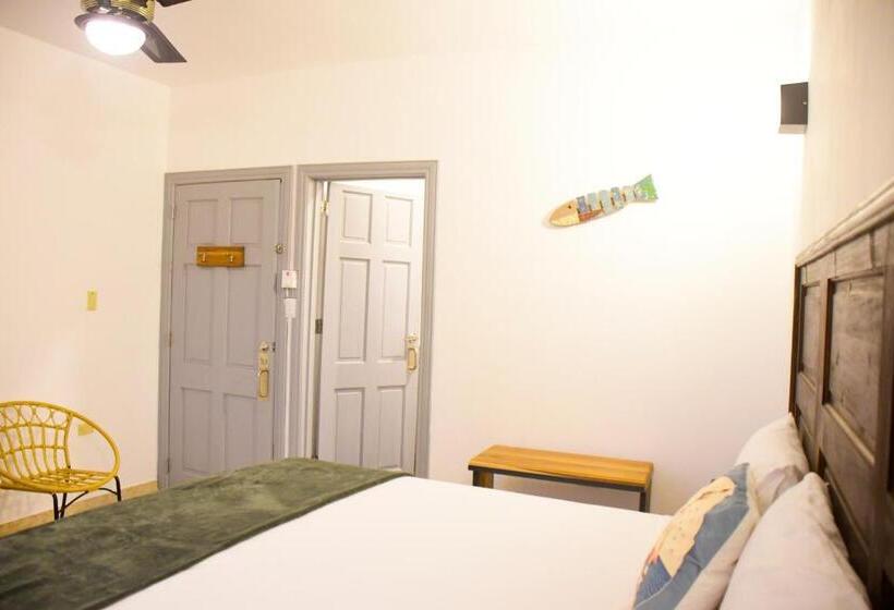 هتل Hostal Marina Samana