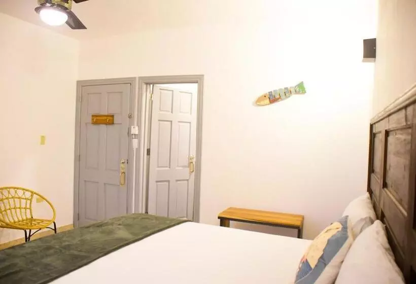 هتل Hostal Marina Samana