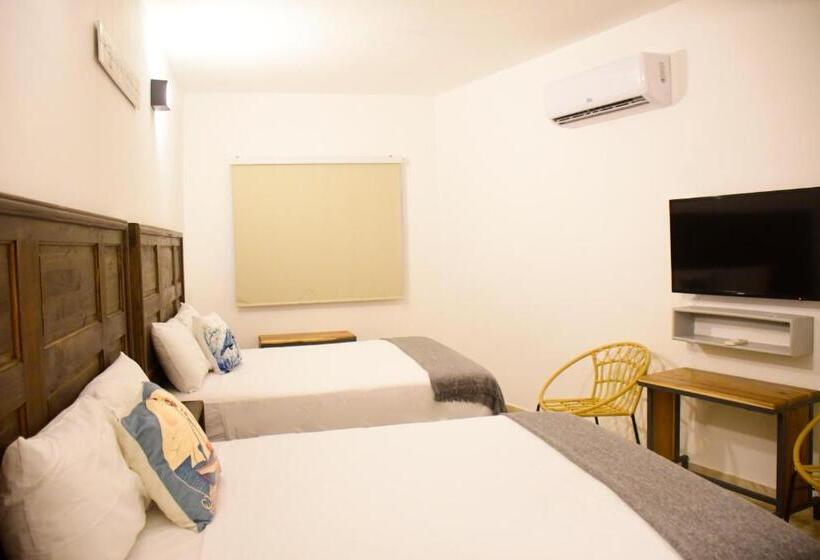 هتل Hostal Marina Samana