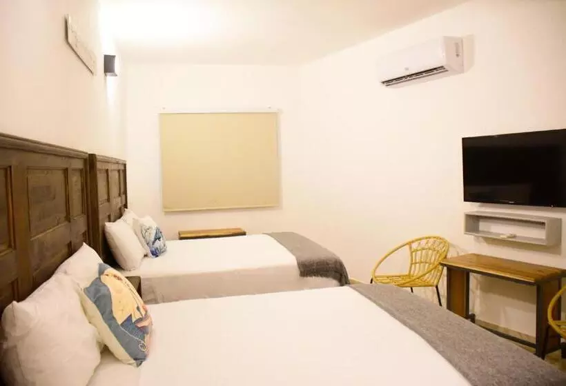 هتل Hostal Marina Samana