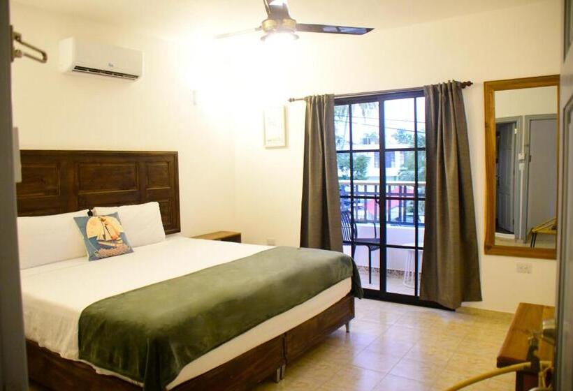 هتل Hostal Marina Samana