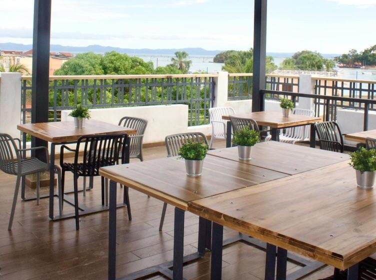 هتل Hostal Marina Samana