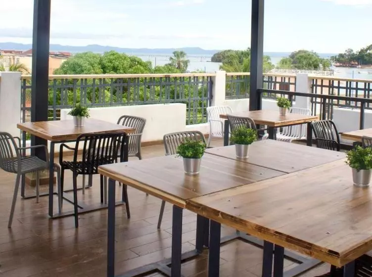 هتل Hostal Marina Samana