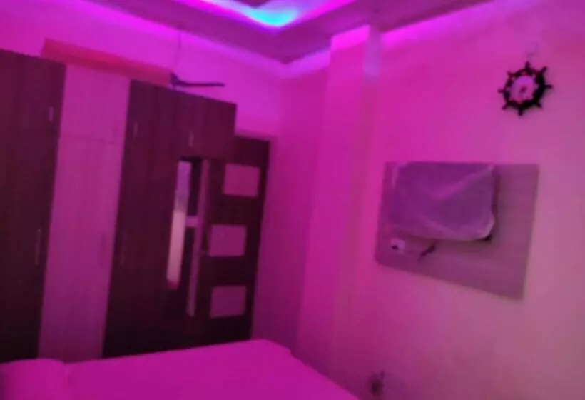 ホテル Oyo 81194 Aradhya Residency
