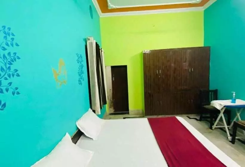 ホテル Oyo 81194 Aradhya Residency