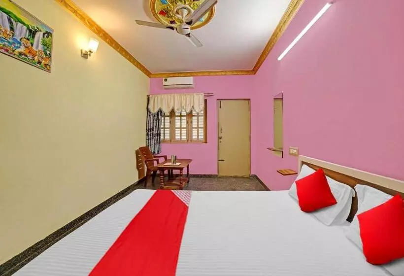 Hotelli Oyo Flagship 81186 Pns Royals