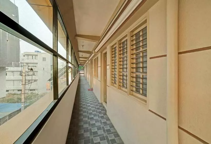 Hotelli Oyo Flagship 81186 Pns Royals