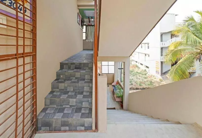 Hotelli Oyo Flagship 81186 Pns Royals