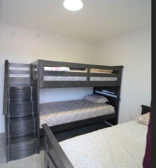 هاستل Airport Guest Suites