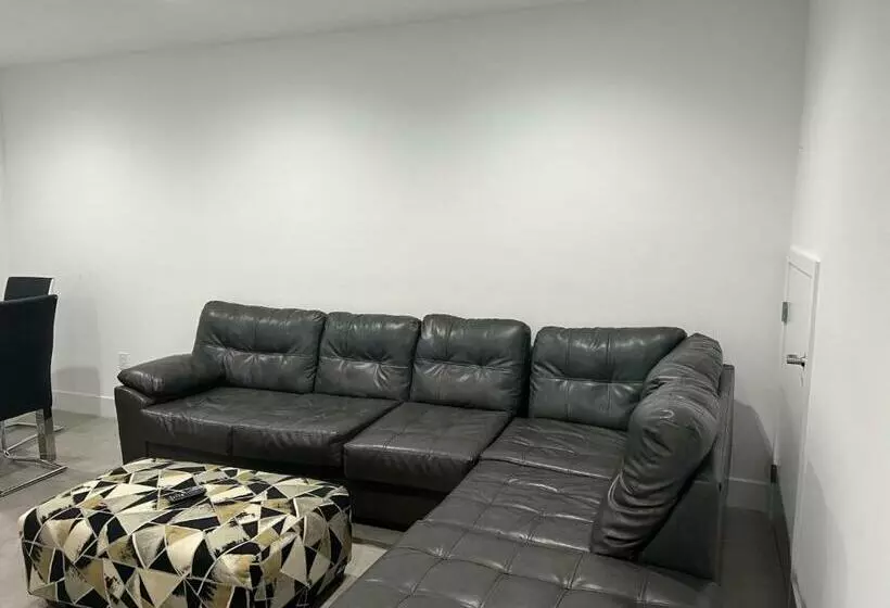 ユースホステル Airport Guest Suites