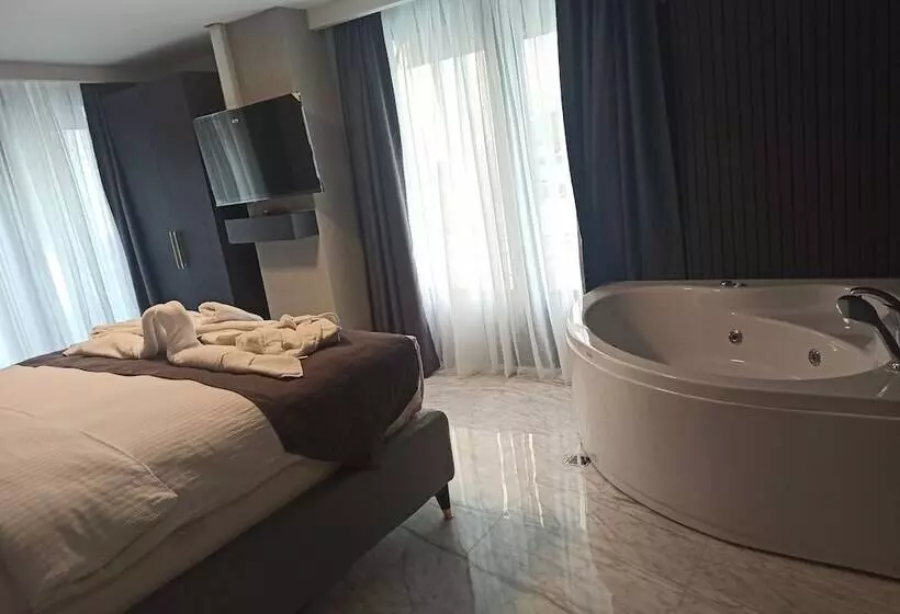 ホテル Kurucesme Business