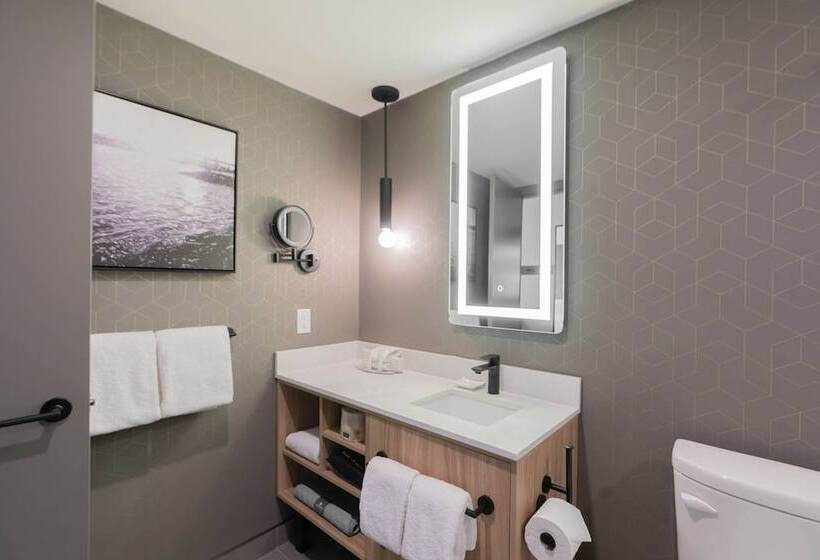 Sandman Signature Dartmouth Hotel & Suites