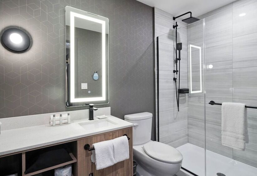 Sandman Signature Dartmouth Hotel & Suites