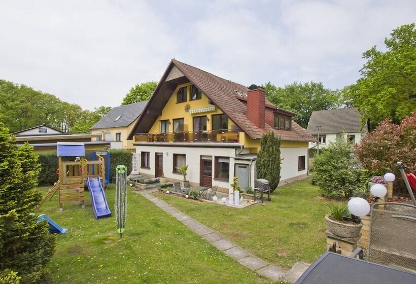 בית מלון כפרי Ferienhus Baabe