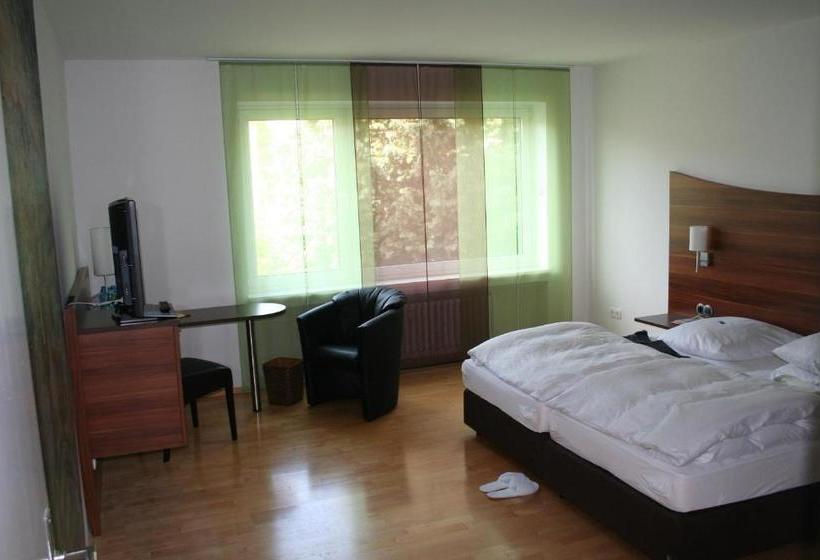 فندق Huber Garni