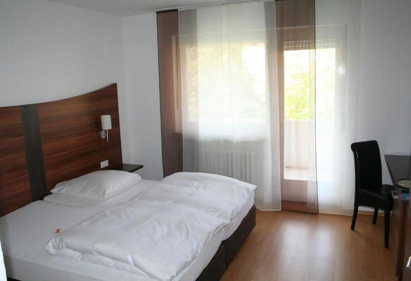 فندق Huber Garni