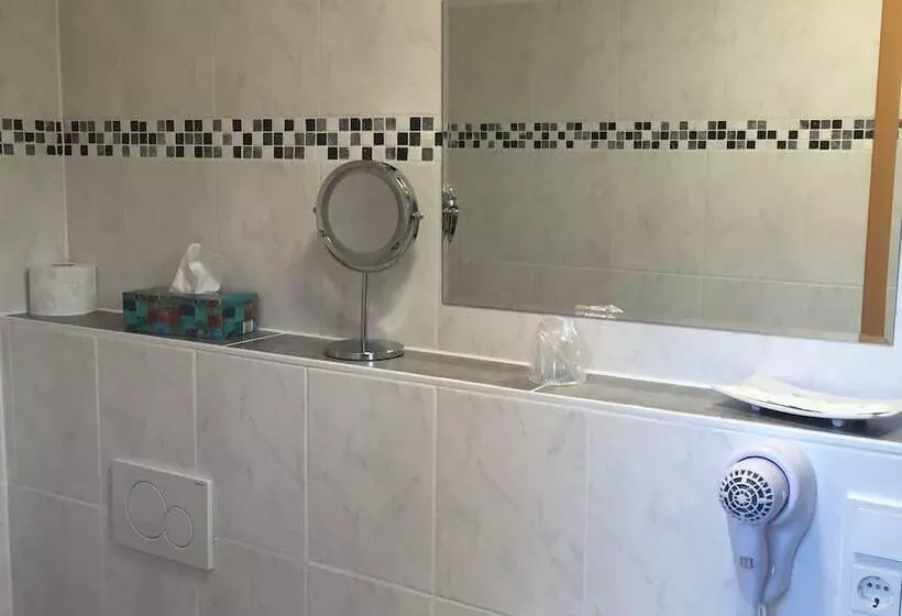 Hotelli Pension Im Wirtshaus Himberg