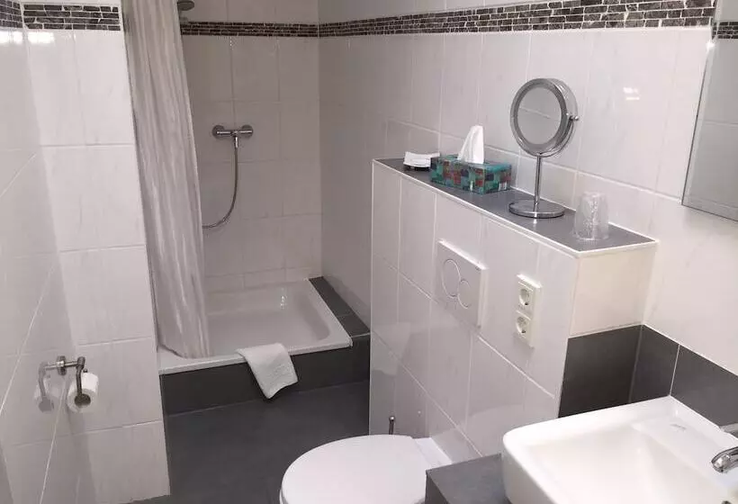 Hotelli Pension Im Wirtshaus Himberg