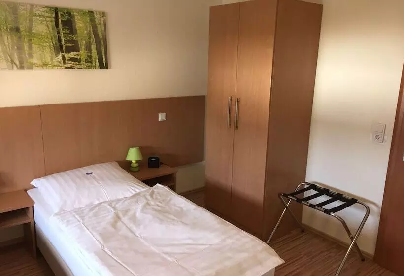 Hotelli Pension Im Wirtshaus Himberg