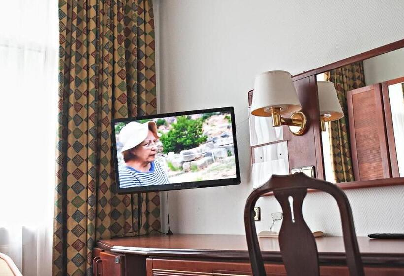 Отель Ravel International