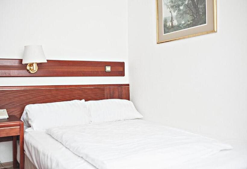 Отель Ravel International