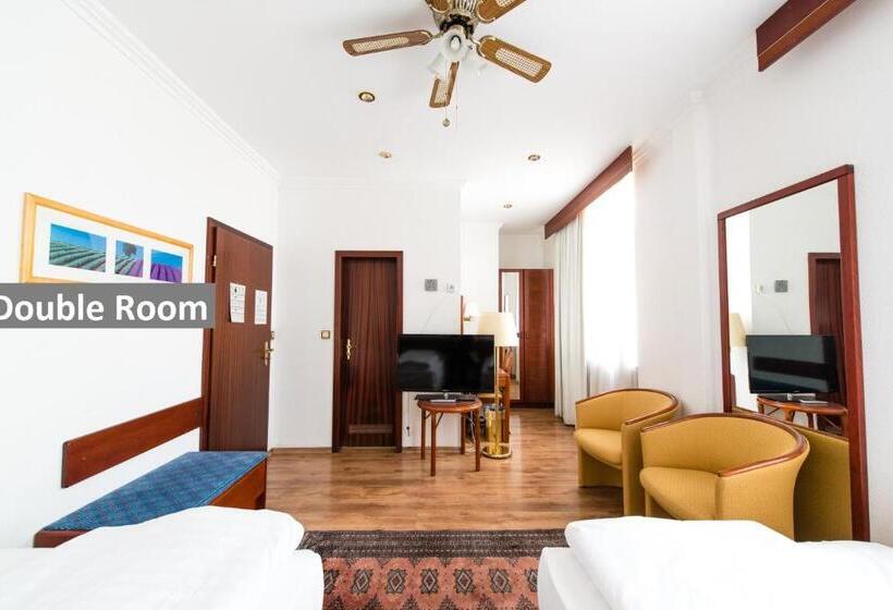 Отель Ravel International