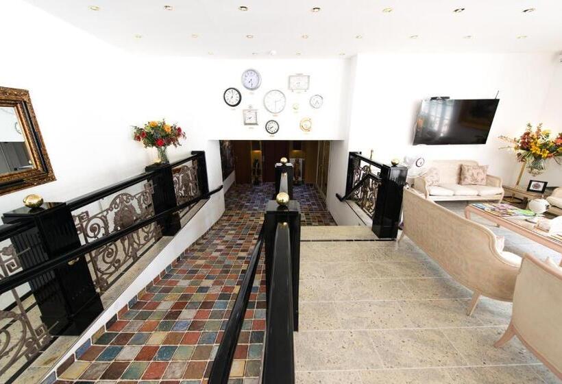 Отель Ravel International