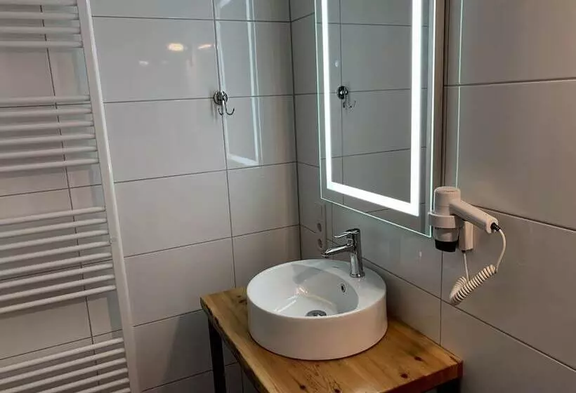 Hotelli Tat Tagungs  Und Gästehaus