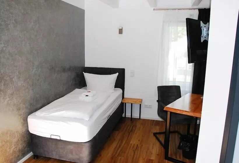 Hotelli Tat Tagungs  Und Gästehaus