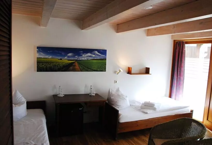 Hotelli Tat Tagungs  Und Gästehaus