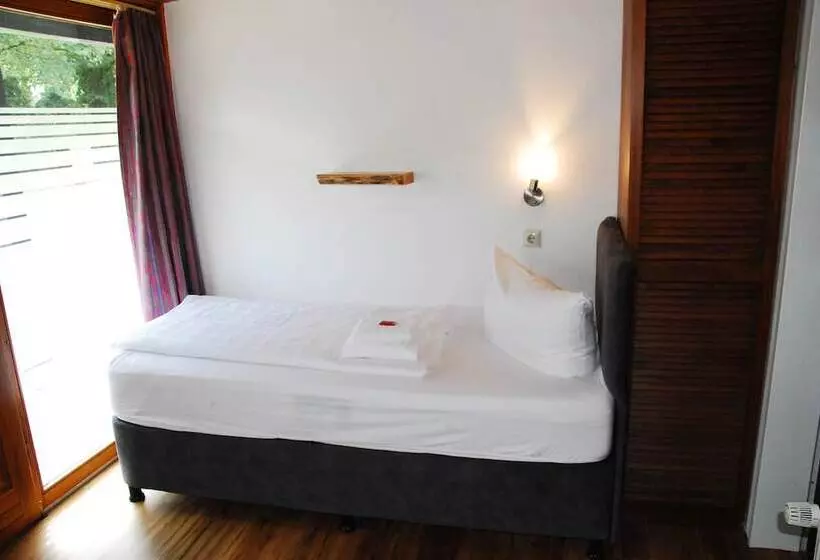 Hotelli Tat Tagungs  Und Gästehaus