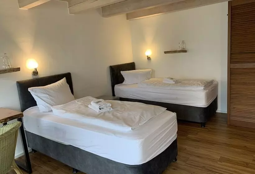 Hotelli Tat Tagungs  Und Gästehaus