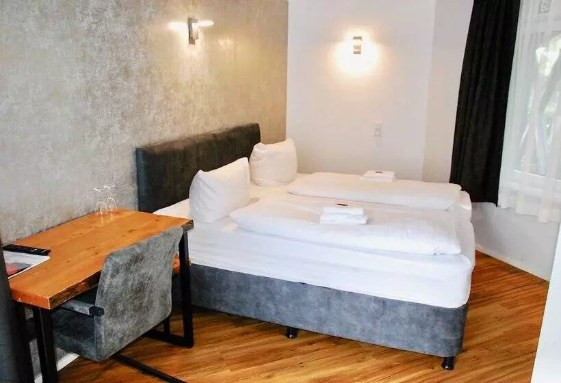 Hotelli Tat Tagungs  Und Gästehaus